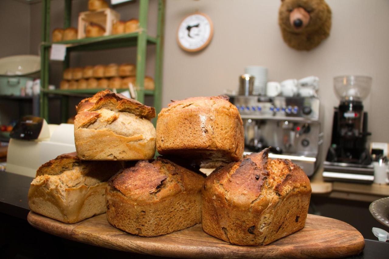 The Bear Bread Bakery B&B, Ensuite Rooms Above The Bakery, Colyton 외부 사진