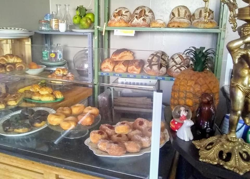 The Bear Bread Bakery B&B, Ensuite Rooms Above The Bakery, Colyton 외부 사진