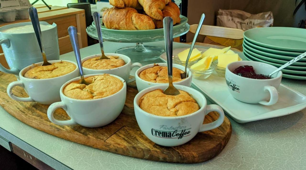 The Bear Bread Bakery B&B, Ensuite Rooms Above The Bakery, Colyton 외부 사진