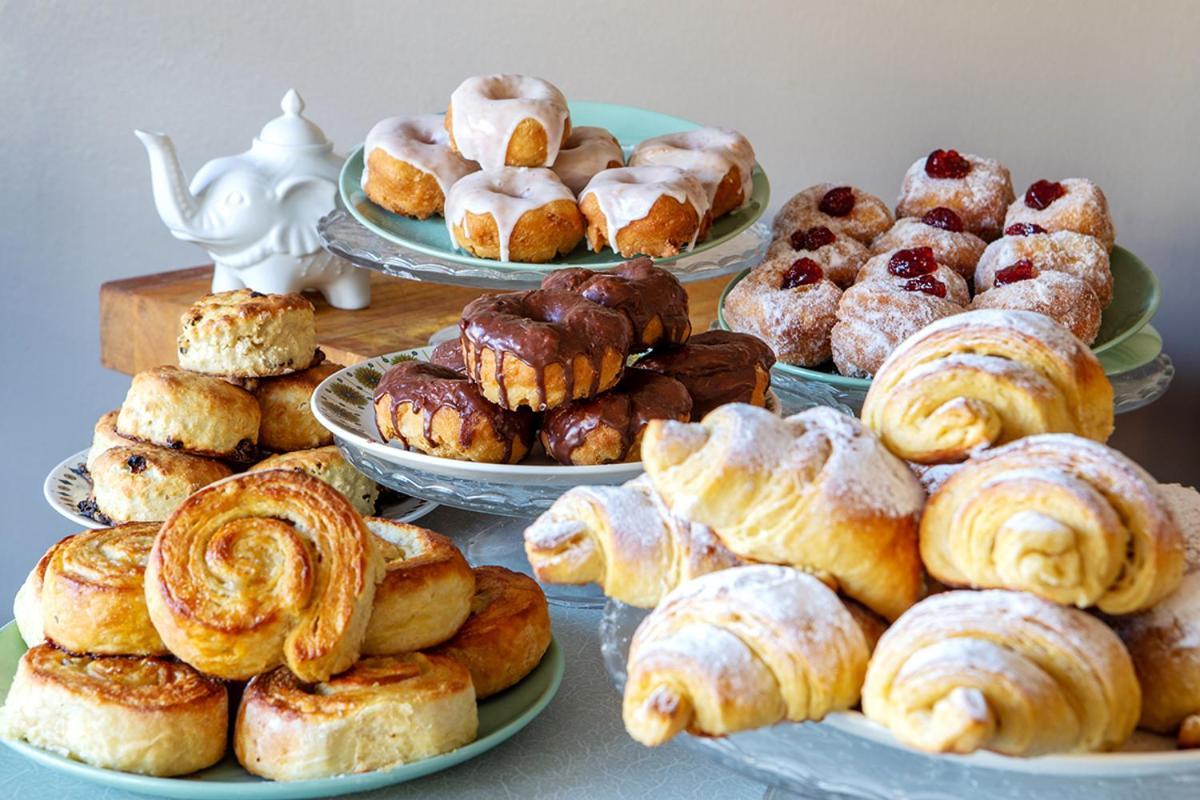 The Bear Bread Bakery B&B, Ensuite Rooms Above The Bakery, Colyton 외부 사진