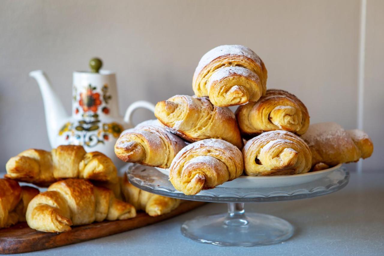 The Bear Bread Bakery B&B, Ensuite Rooms Above The Bakery, Colyton 외부 사진