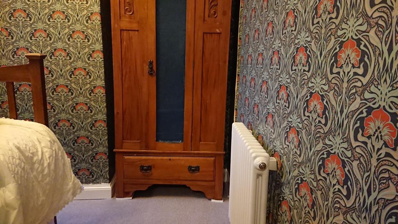The Bear Bread Bakery B&B, Ensuite Rooms Above The Bakery, Colyton 외부 사진